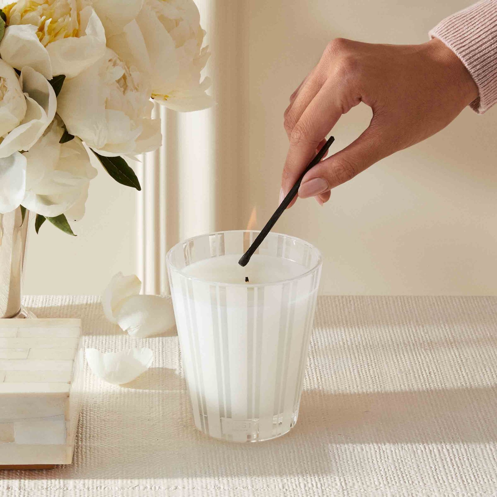 NEST Fragrances Cedar Leaf & Lavender Scented Classic Candle - Image 2